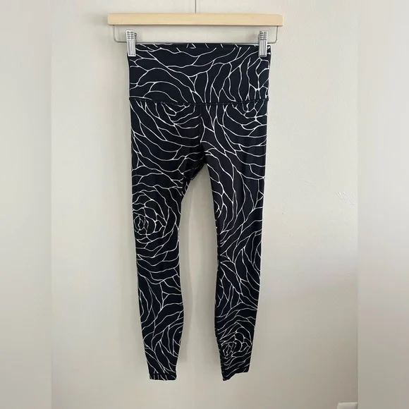 Lululemon wunder under high rise tight radiate rose black and white size 4 - Picture 5 of 5